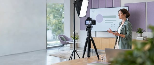 webinare-a-software-desktop-2500 (AI generated)