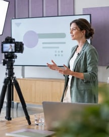 webinare-a-software-desktop-2500 (AI generated)